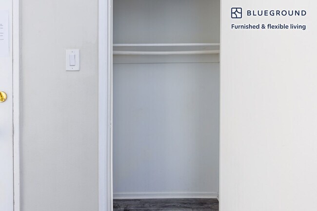 Building Photo - 311 S Doheny Dr