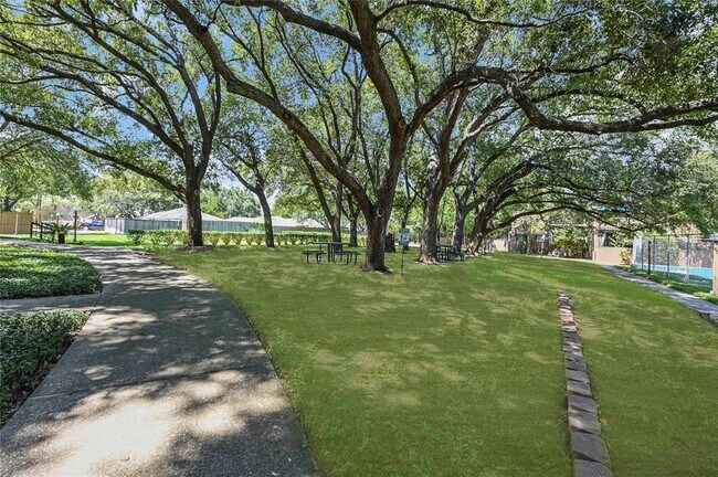 Building Photo - 11528 Riverview Dr