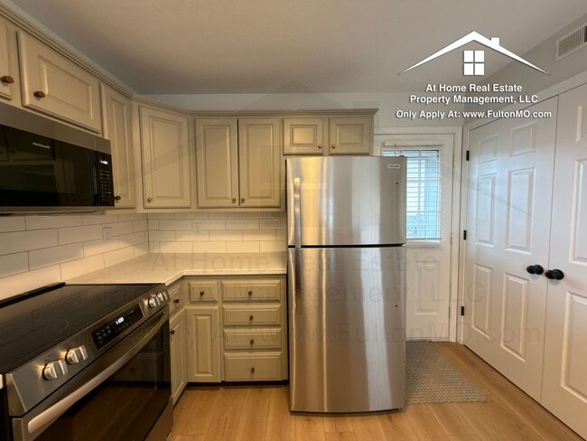 Building Photo - Greystone Court 1011-1013 Duplex