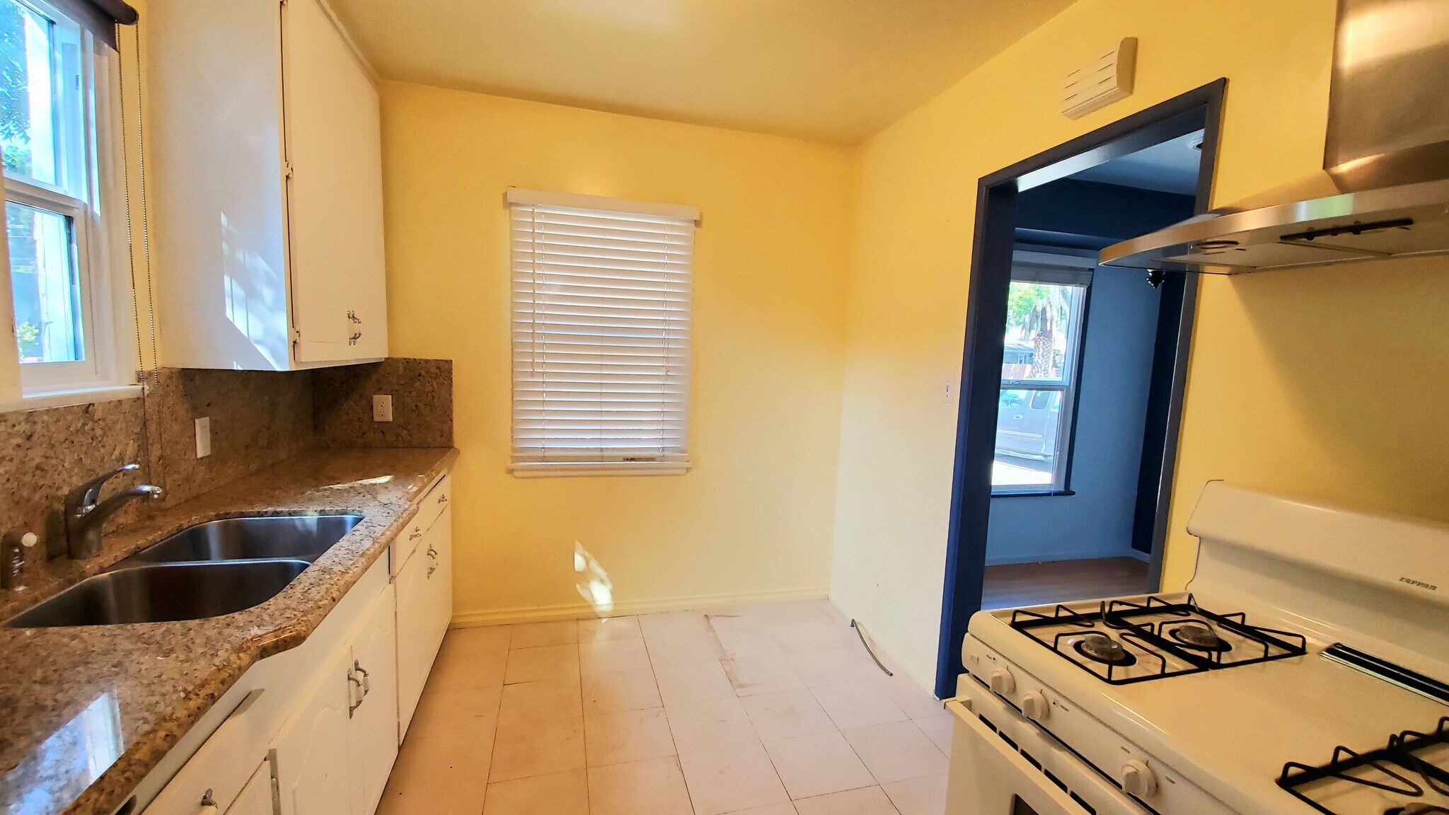 Building Photo - 7038 Yarmouth Ave