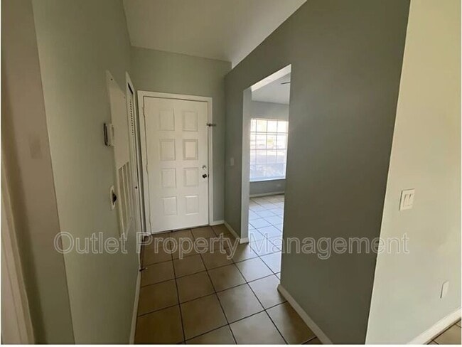 Building Photo - 14796 Laguna Beach Cir