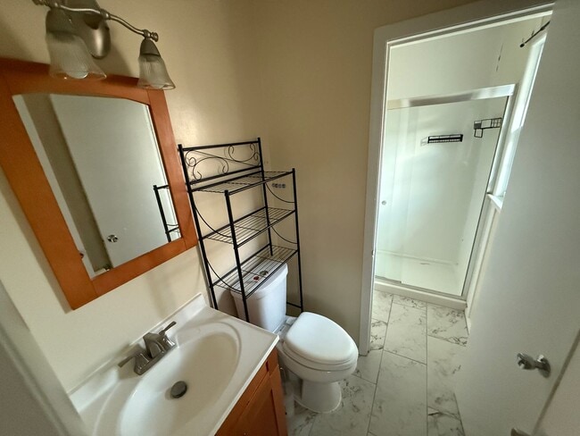 Building Photo - Ranch home near uptown