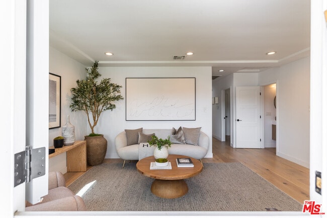 Building Photo - 3840 Lyceum Ave