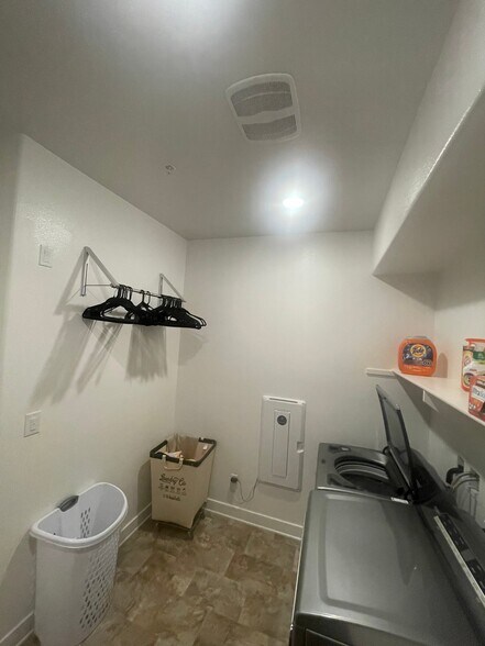 Building Photo - 29646 Saddlebred Cir