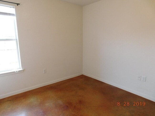 Building Photo - 1202 Cavalry Ln