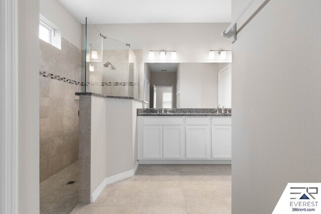 Building Photo - 12 Lysander Ln