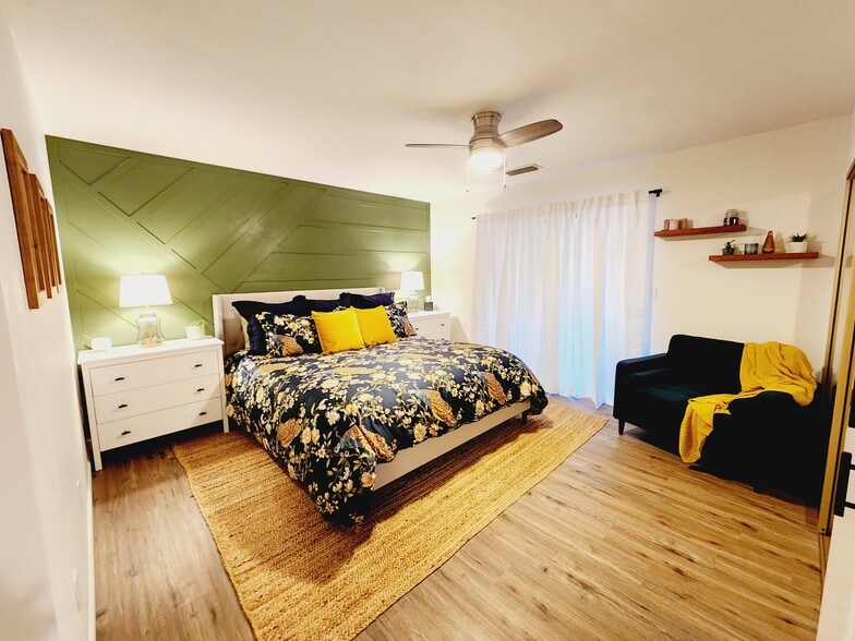 Master Bedroom - 155 S Canyon Diablo Rd