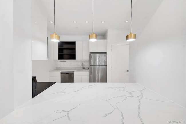 Building Photo - 625 N MacQuesten Pkwy