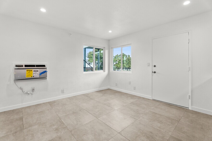 Building Photo - 12612 Kornblum Ave