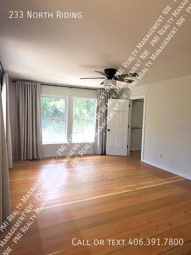 Building Photo - 233 North Riding-