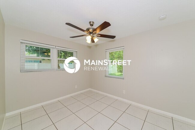 Building Photo - 3 Bedroom Pet-Friendly Home in SARASOTA, F...