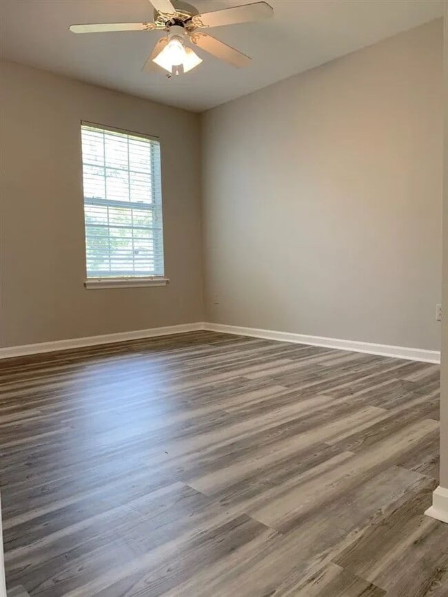 Building Photo - Affordable 4/3 Townhome in Timberwood