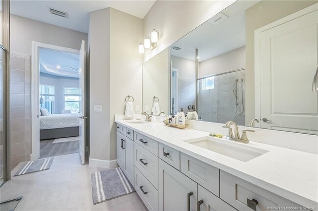 Building Photo - 15111 Pescara St