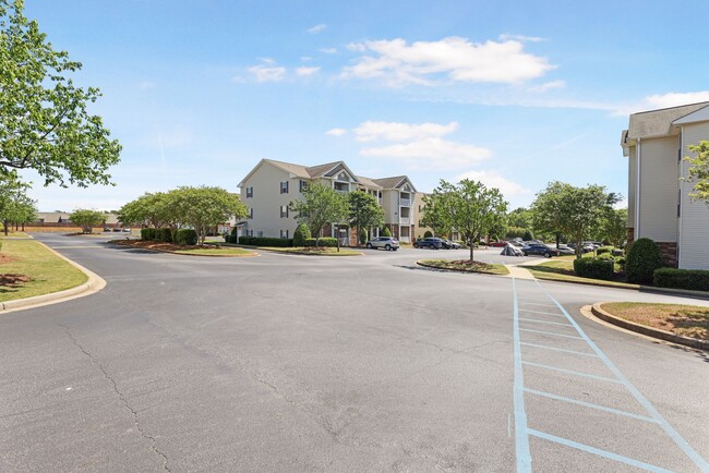 Building Photo - 2 Bedroom 2nd floor Castanza Available in ...