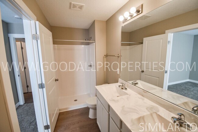 Building Photo - Must see this 4 Bedroom Walkout Ranch Style in Desoto