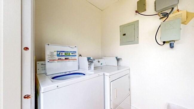 Building Photo - 1133 Edwards St