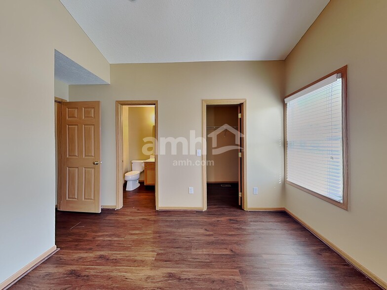 Building Photo - 818 Bent Oak Dr