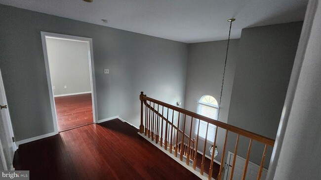 Building Photo - 500 Stratford Ct