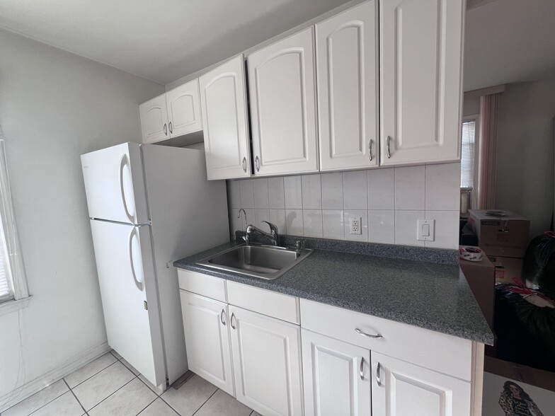 Building Photo - 2018 Jones Rd