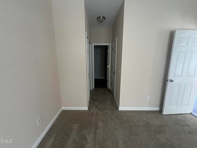 Building Photo - Room in Condo on Claret Ln