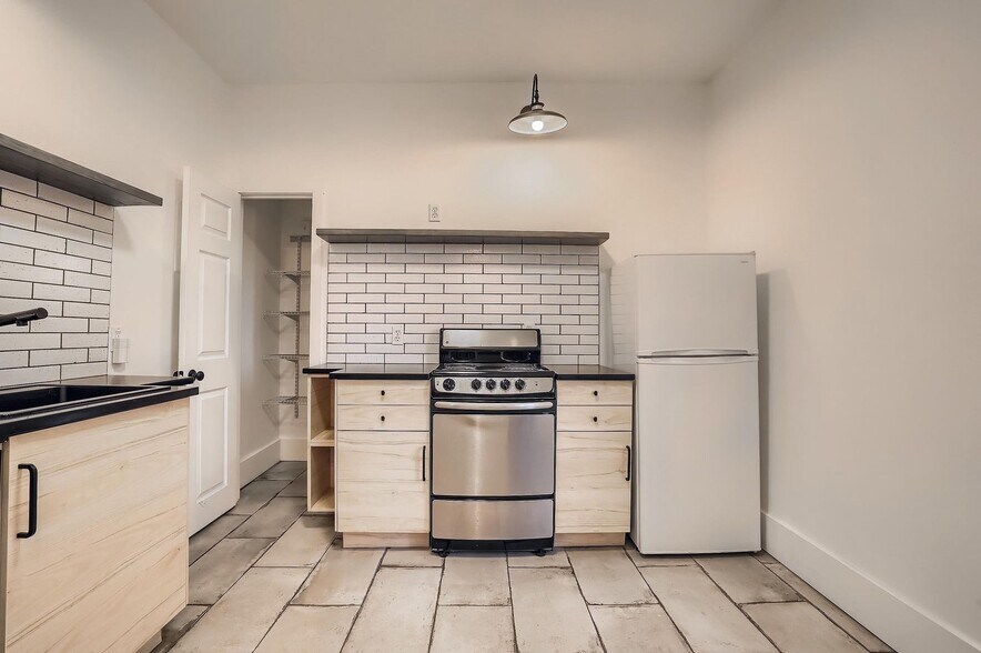Building Photo - 2120 W 28th Ave