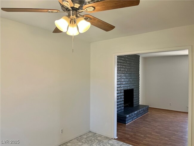 Building Photo - 3914 El Paso Dr