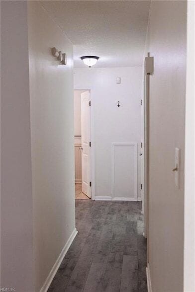 Building Photo - 1545 Lakeport Ct