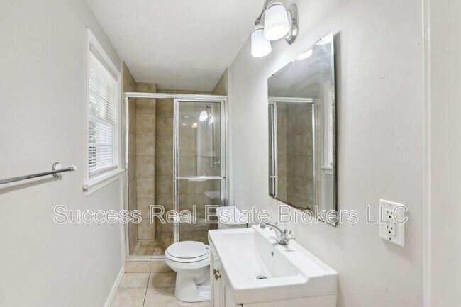 Building Photo - 1840 Camellia Dr