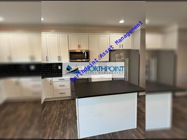 Building Photo - A beautiful 3 bed 2.5 bath home with a fen...