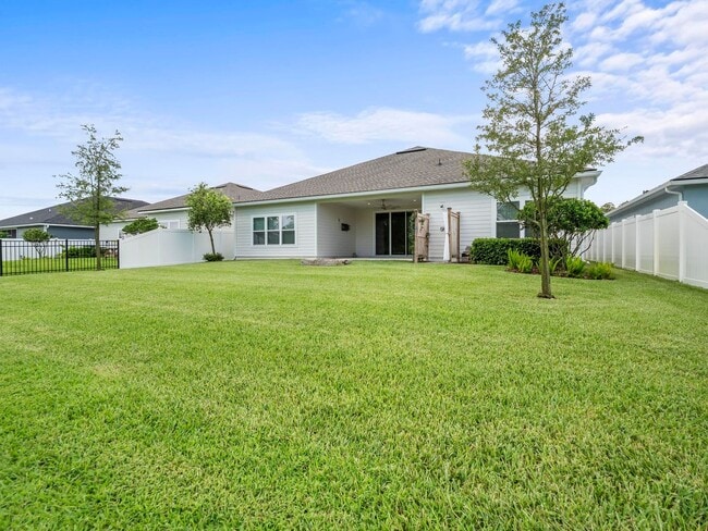 Building Photo - 4 bedroom, 3 bath home in Grand Landings G...