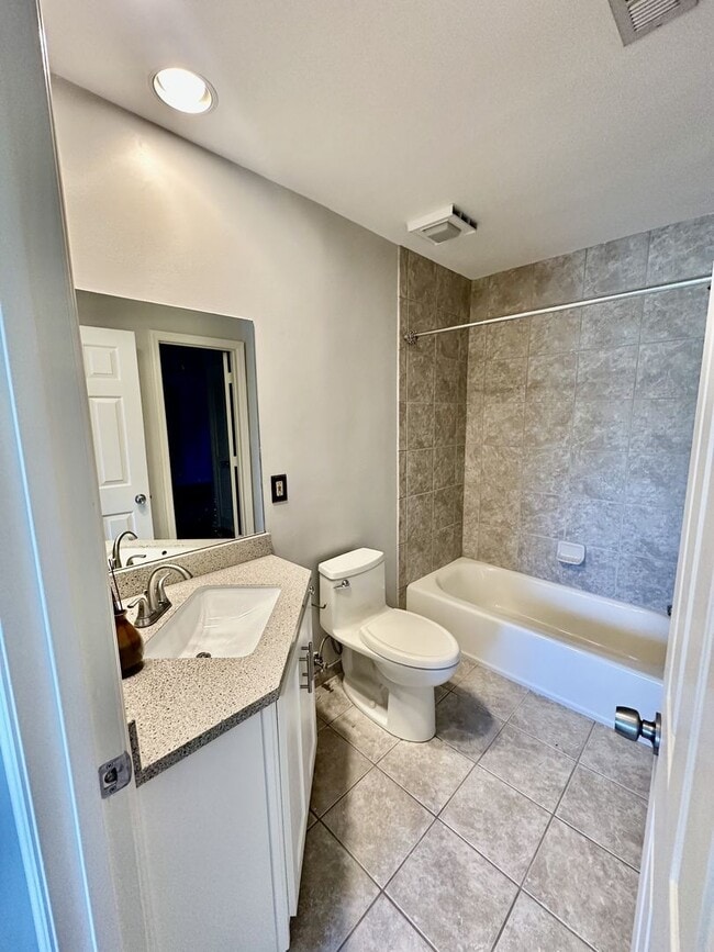 Building Photo - West End Condo - ONE HALF MONTH FREE RENT - CALL FOR DETAILS!