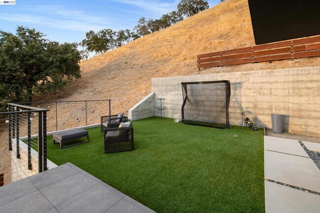 Building Photo - 297 Las Quebradas