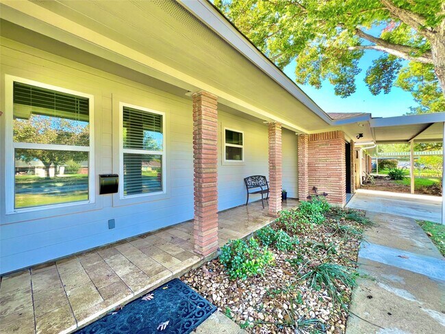 Building Photo - 4913 W 43rd St