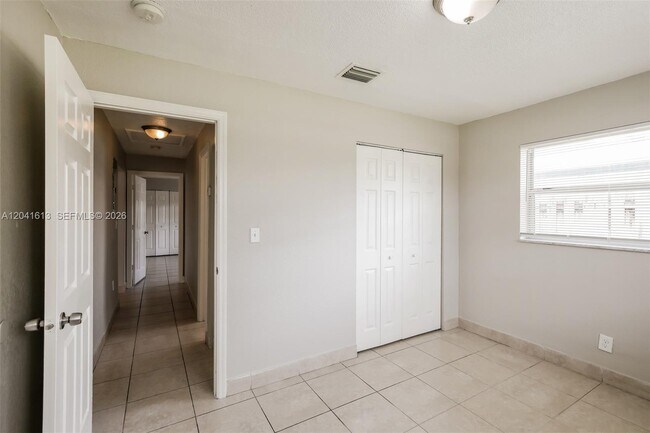 Building Photo - 3333 NW 32nd Ct