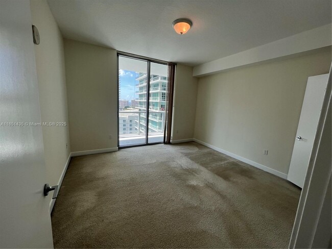 Building Photo - 1111 SW 1st Ave