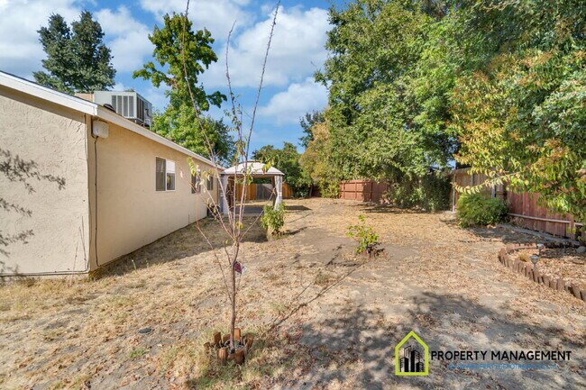 Building Photo - Remodeled 4-Bedroom Retreat with Large Backyard