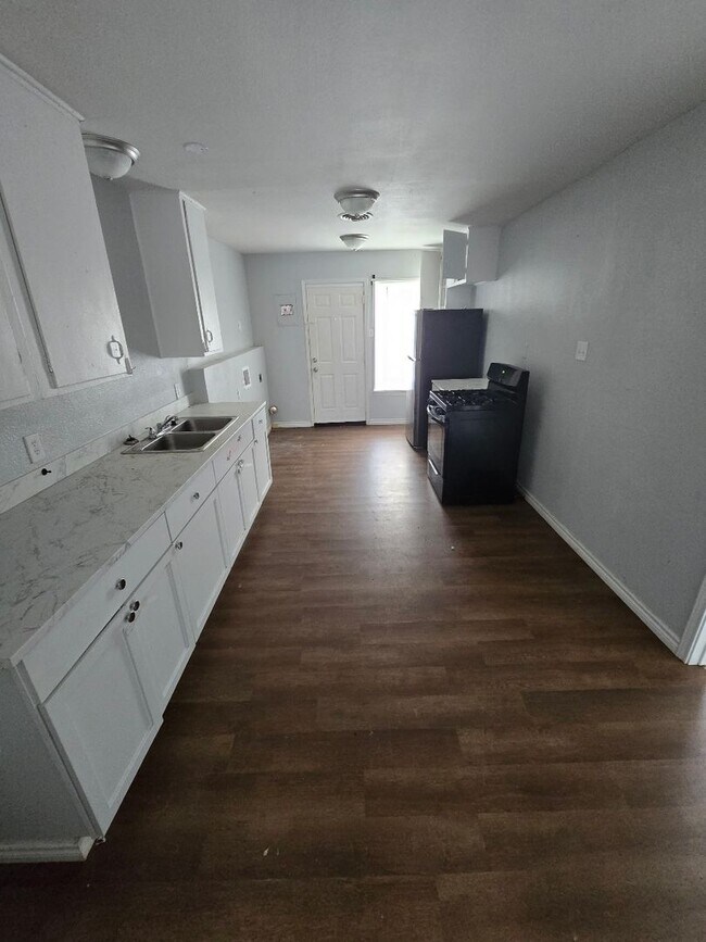 Building Photo - Freshly Remodeled 4-Bedroom Home in Denison, TX – Ready for Move-In!