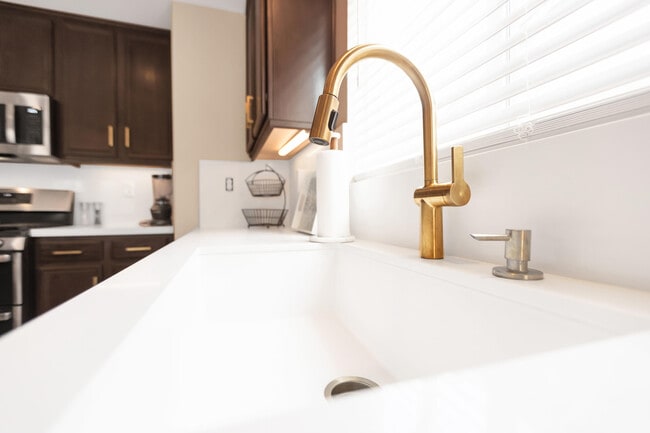 Building Photo - 84131 Azzura Way