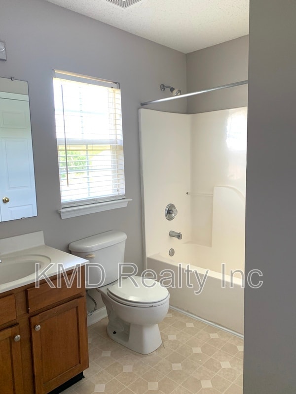 Building Photo - 4010 Woolcott Ave