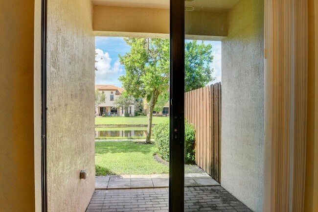 Building Photo - 10385 Wellington Parc Dr