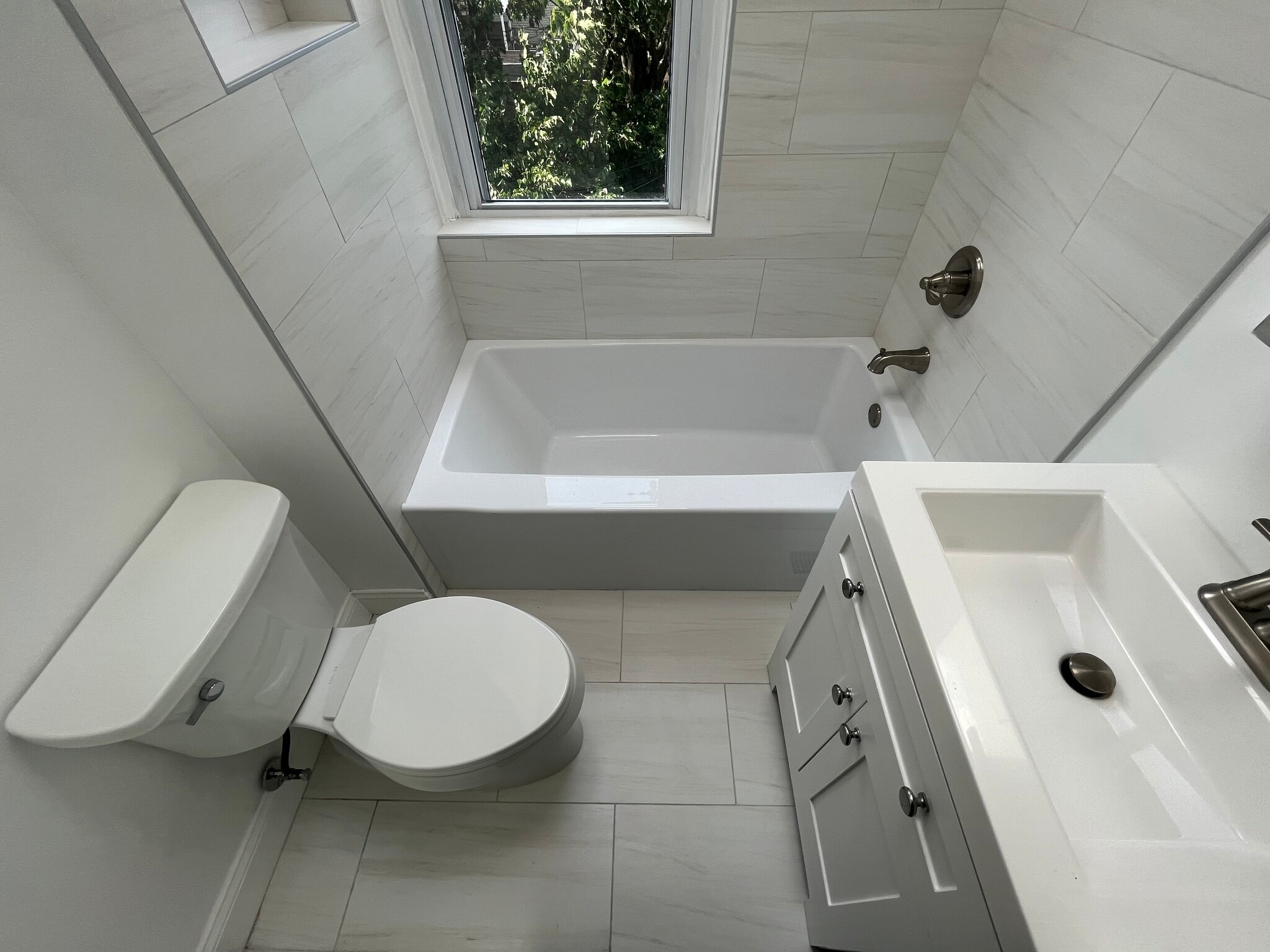 Building Photo - 1006 F St NE