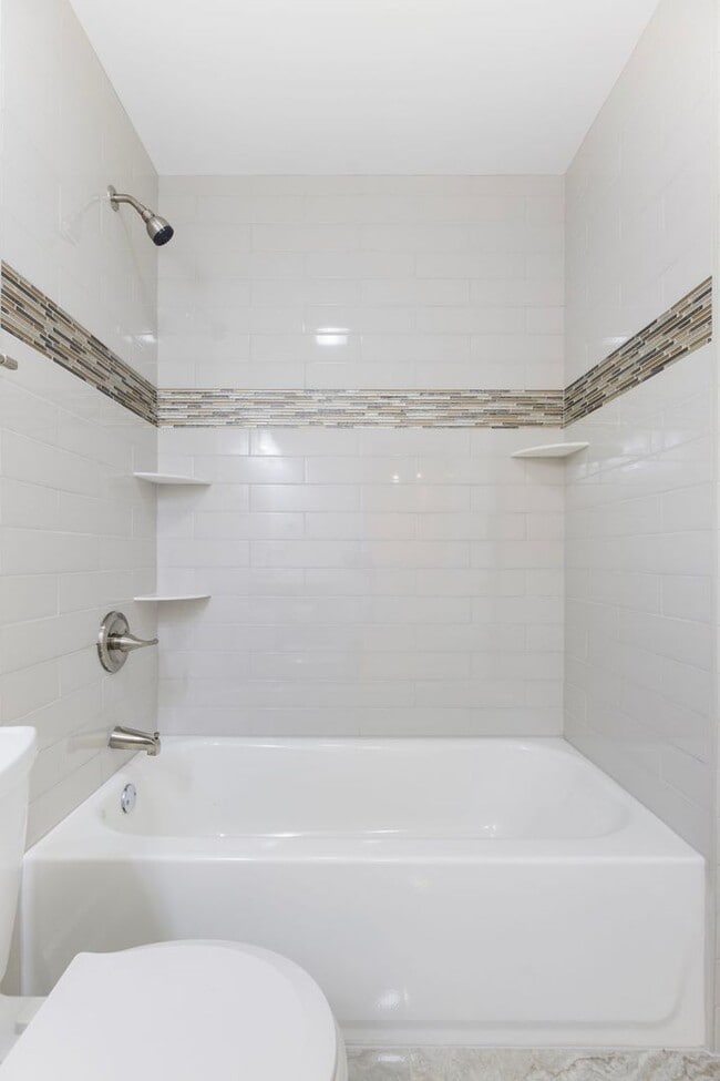 Building Photo - Four Bedroom Four Bath Home