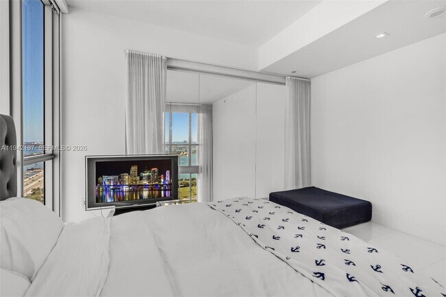 Building Photo - 1100 Biscayne Blvd