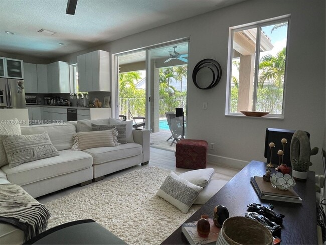 Building Photo - 485 Silver Palm Way