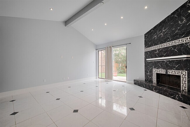 Building Photo - 1014 Fleetwood Pl Dr