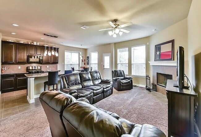 Building Photo - 2575 Riverway Dr