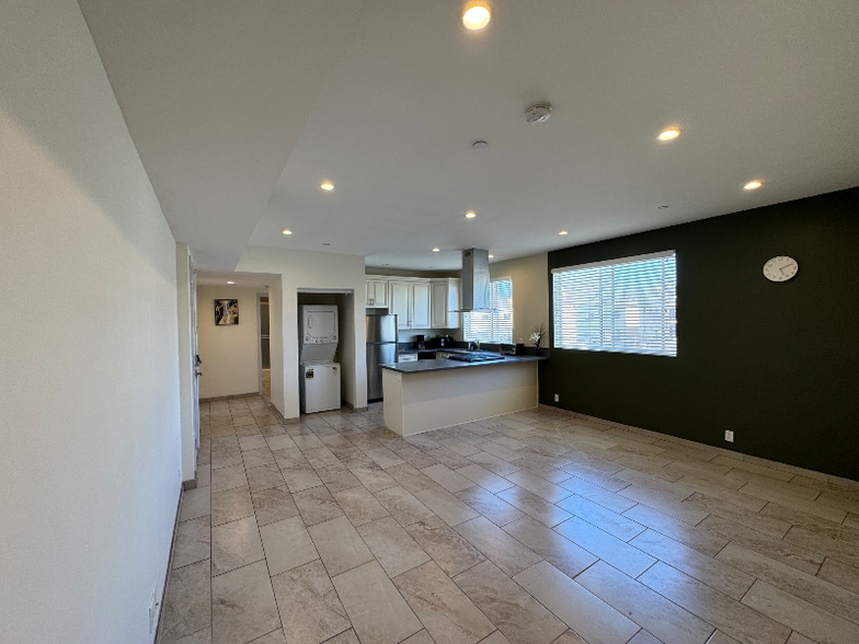 Building Photo - 953 Normandie Ave