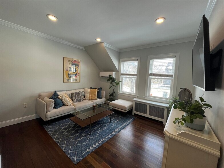 Building Photo - 32 Hautevale St