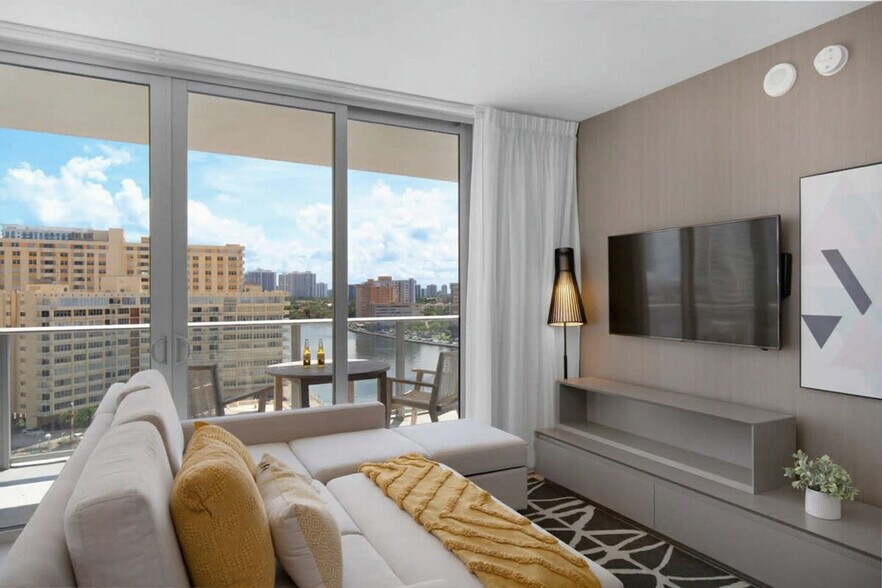 Building Photo - 4010 S Ocean Dr