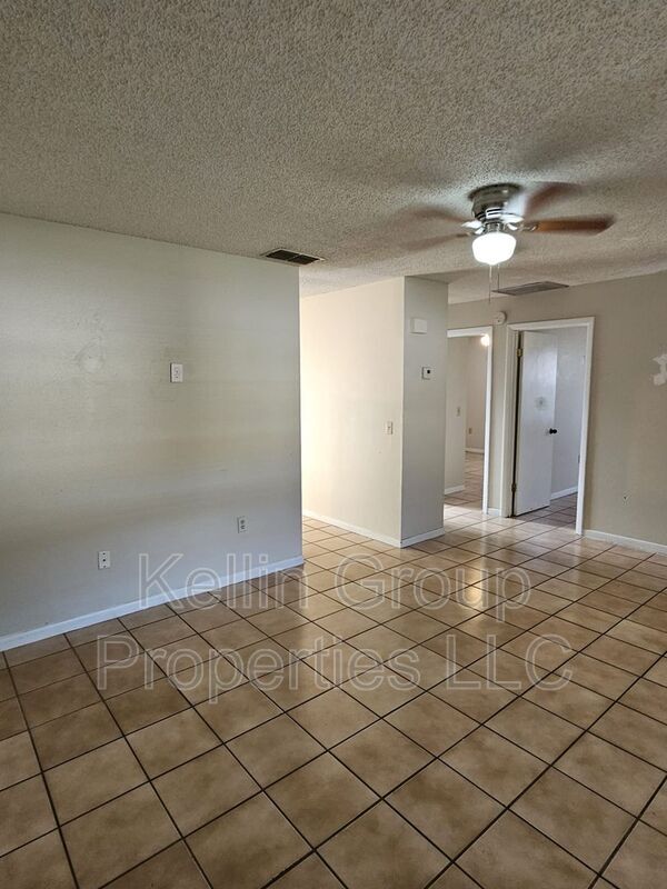 Building Photo - 2351 Chestnut Hills Dr
